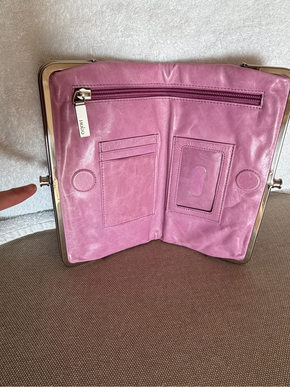 HOBO Lauren Lavender Leather Silver Frame KISS Lock Clasp  Clutch Flaw - Picture 10 of 10